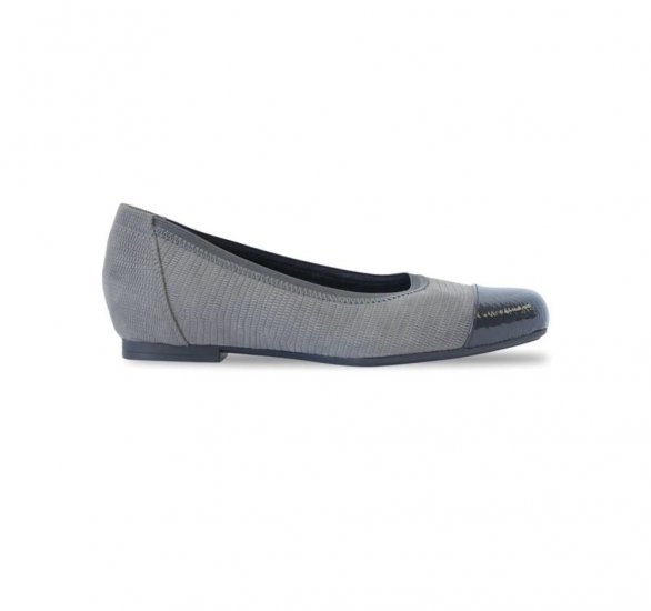 Munro Shoes | WOMEN'S DANIELLE II-Grey Lizard Nubuck W/Patent - Click Image to Close