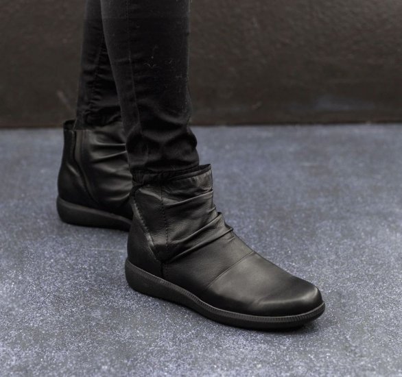 Munro Boots | WOMEN'S SCOUT-Black Leather - Click Image to Close