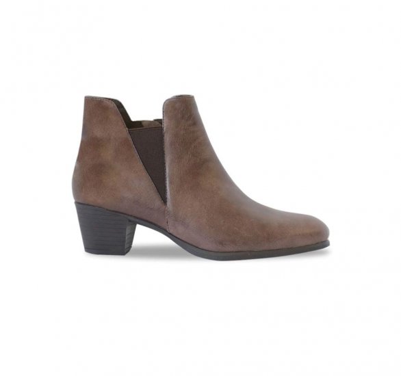 Munro Boots | WOMEN'S JACKSON-Fudge Distressed Leather - Click Image to Close