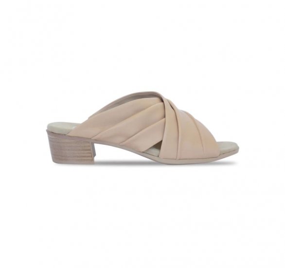 Munro Sandals | WOMEN'S LEE-Camel Lamb - Click Image to Close