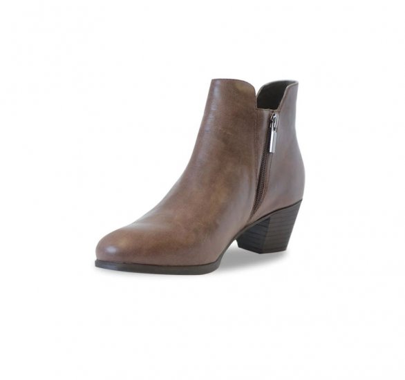 Munro Boots | WOMEN'S JACKSON-Fudge Distressed Leather - Click Image to Close